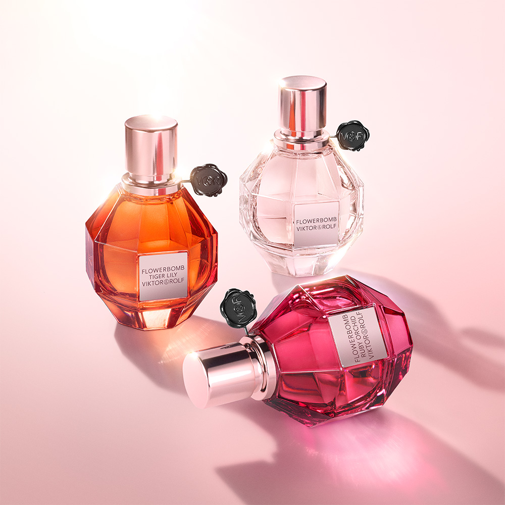 値下げ！FLOWERBOMB VIKTOR &ROLF キャンドル付き❣️ 値下げ！FLOWERBOMB VIKTOR &ROLF キャンドル付き